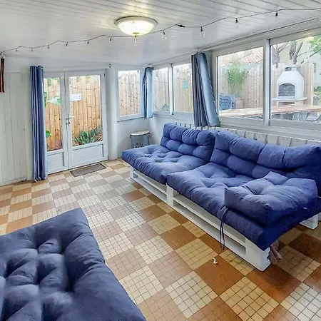 4 Bedroom Lovely In L Aiguillon Sur Mer Ferienhaus