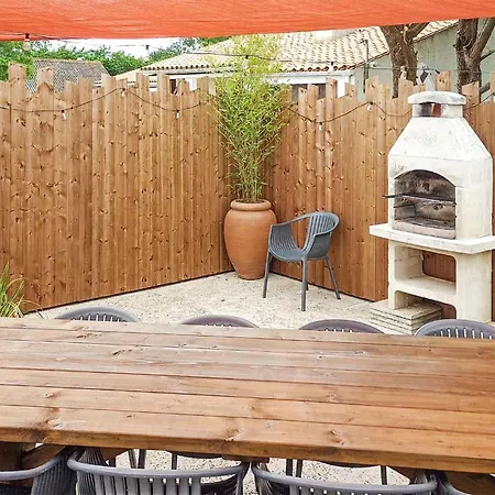 4 Bedroom Lovely In L Aiguillon Sur Mer La Faute-sur-Mer