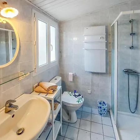 Ferienhaus 4 Bedroom Lovely In L Aiguillon Sur Mer La Faute-sur-Mer