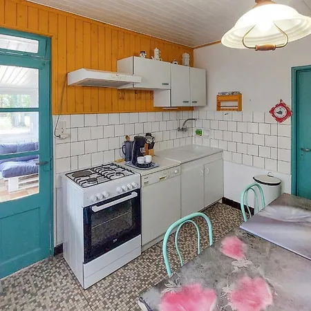 4 Bedroom Lovely In L Aiguillon Sur Mer * La Faute-sur-Mer