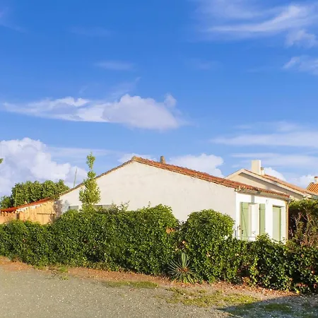 4 Bedroom Lovely In L Aiguillon Sur Mer * La Faute-sur-Mer